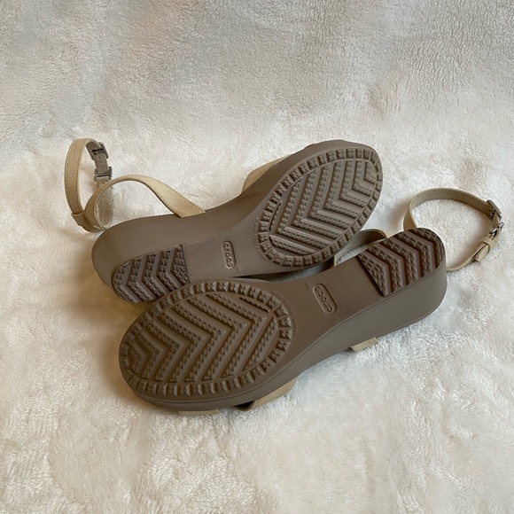Crocs Sandals Womens 10 Beige Leigh Il Cross Ankle Strap Wedge - Picture 9 of 9